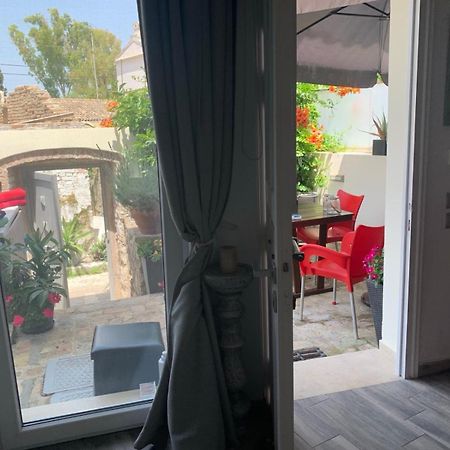 Anemomilos Jacuzzi Suite Corfu  Екстериор снимка