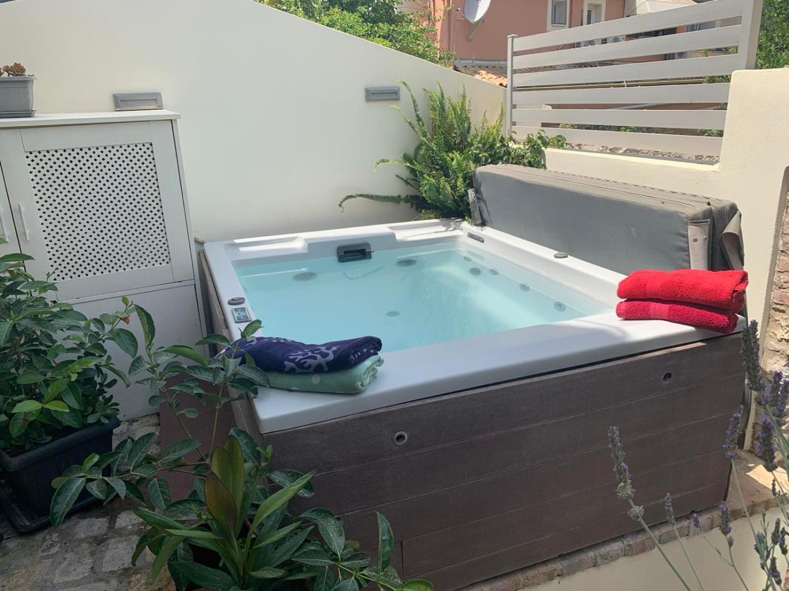 Anemomilos Jacuzzi Suite Corfu  Екстериор снимка