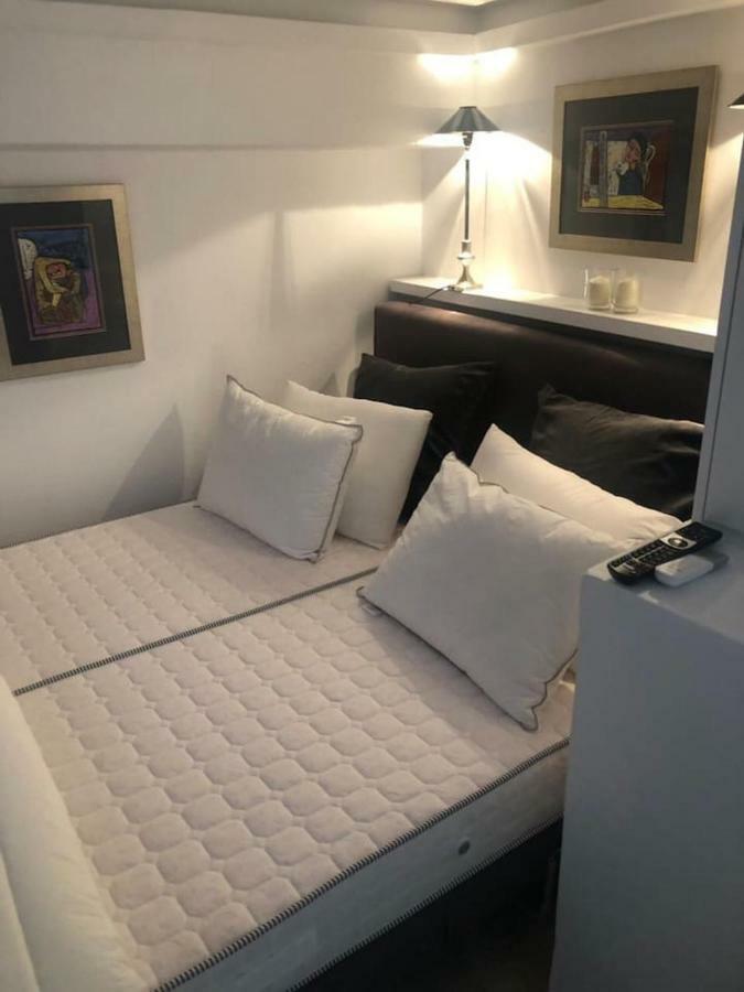 Anemomilos Jacuzzi Suite Corfu  Екстериор снимка