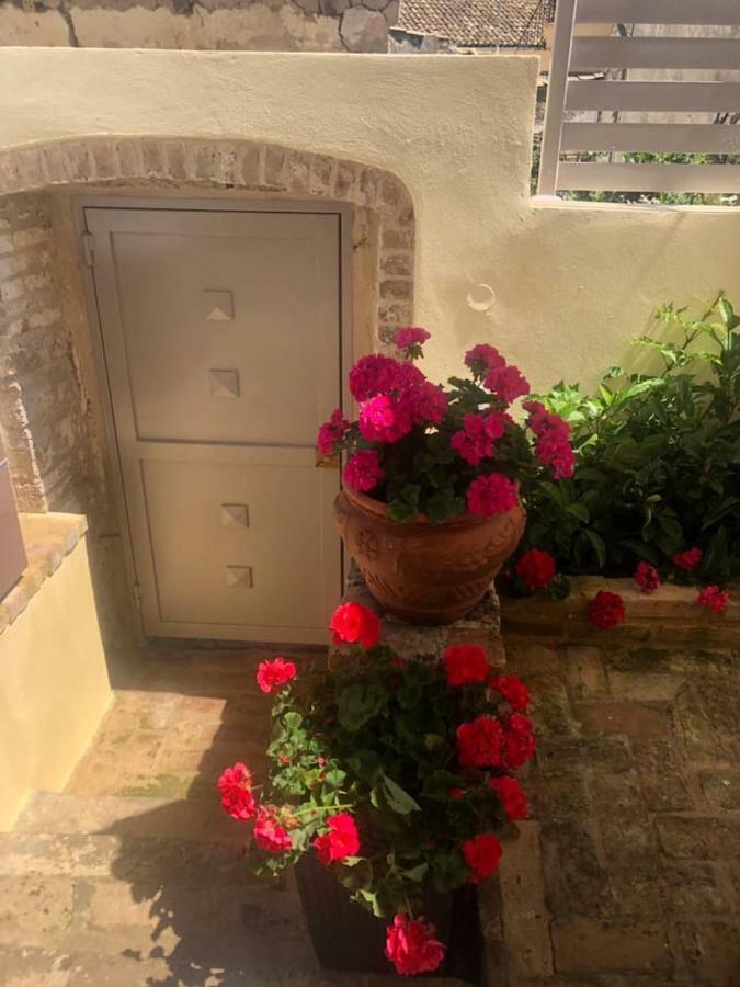 Anemomilos Jacuzzi Suite Corfu  Екстериор снимка